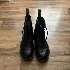1460 doc martens boots